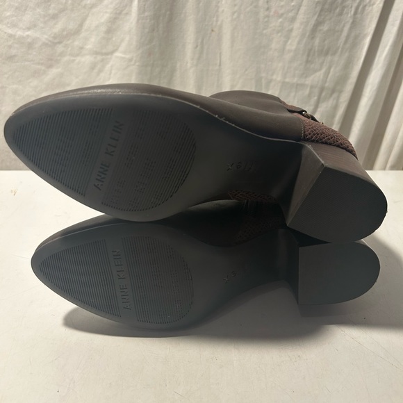 Anne Klein brown leather ankle boots zip up sides & 1.5” block heel NWT - Picture 4 of 9